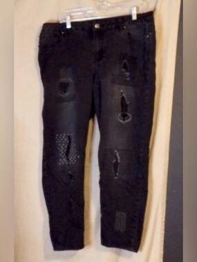 Women's Black Distressed Ankle Jeans